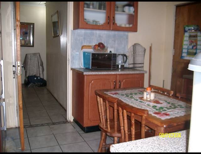 2 BEDROOM FREEHOLD FOR SALE IN MPOPHOMENI